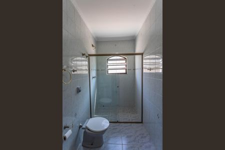 Casa à venda com 190m², 3 quartos e 2 vagas Casa à venda com 190m², 3 quartos e 2 vagasBanheiro social 1