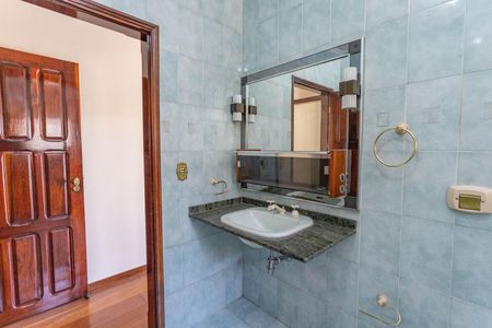 Casa à venda com 190m², 3 quartos e 2 vagas Casa à venda com 190m², 3 quartos e 2 vagasBanheiro da suíte