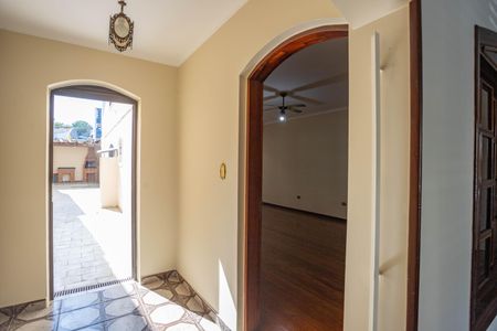 Casa à venda com 190m², 3 quartos e 2 vagas Casa à venda com 190m², 3 quartos e 2 vagasEntrada