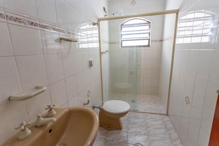 Casa à venda com 190m², 3 quartos e 2 vagas Casa à venda com 190m², 3 quartos e 2 vagasBanheiro social 2
