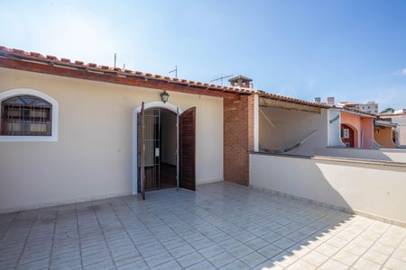 Casa à venda com 190m², 3 quartos e 2 vagas Casa à venda com 190m², 3 quartos e 2 vagasVaranda da suíte