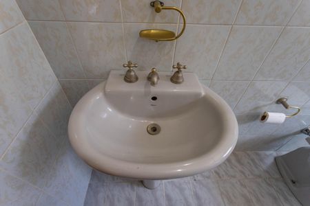 Casa à venda com 190m², 3 quartos e 2 vagas Casa à venda com 190m², 3 quartos e 2 vagasBanheiro social 1