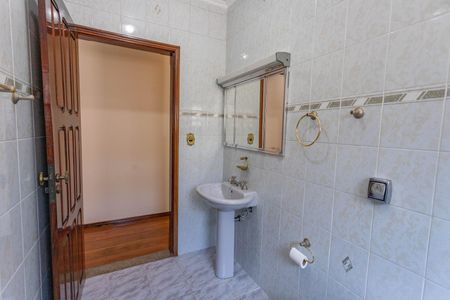 Casa à venda com 190m², 3 quartos e 2 vagas Casa à venda com 190m², 3 quartos e 2 vagasBanheiro social 1