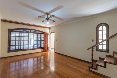 Casa à venda com 190m², 3 quartos e 2 vagas Casa à venda com 190m², 3 quartos e 2 vagasSala