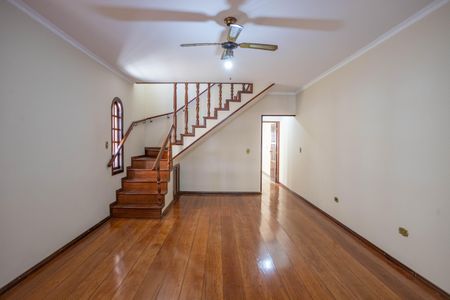 Casa à venda com 190m², 3 quartos e 2 vagas Casa à venda com 190m², 3 quartos e 2 vagasSala