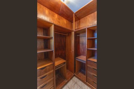 Casa à venda com 190m², 3 quartos e 2 vagas Casa à venda com 190m², 3 quartos e 2 vagasCloset da suíte