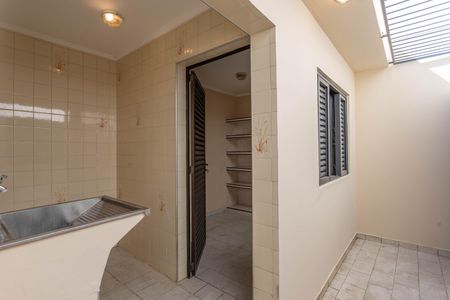 Casa à venda com 190m², 3 quartos e 2 vagas Casa à venda com 190m², 3 quartos e 2 vagasÁrea de serviço