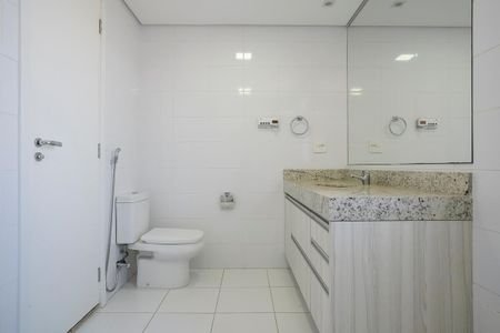 Apartamento à venda com 147m², 3 quartos e 3 vagasBanheiro da suíte 1