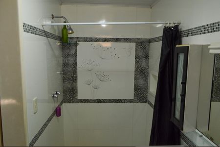 Casa de condomínio para alugar com 600m², 4 quartos e 2 vagas Casa de condomínio para alugar com 600m², 4 quartos e 2 vagasBanheiro da Suíte 1