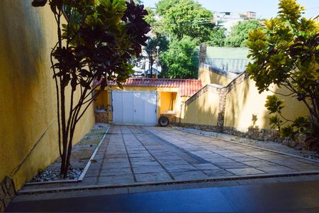 Casa de condomínio para alugar com 600m², 4 quartos e 2 vagas Casa de condomínio para alugar com 600m², 4 quartos e 2 vagasGaragem