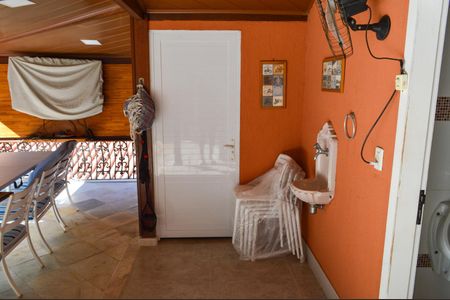 Casa de condomínio para alugar com 600m², 4 quartos e 2 vagas Casa de condomínio para alugar com 600m², 4 quartos e 2 vagasQuarto de Ferramentas