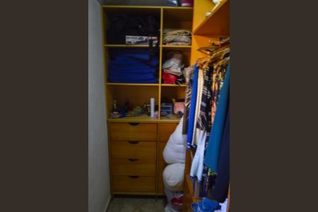 Casa de condomínio para alugar com 600m², 4 quartos e 2 vagas Casa de condomínio para alugar com 600m², 4 quartos e 2 vagasCloset da Suíte 2