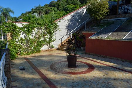 Casa de condomínio para alugar com 600m², 4 quartos e 2 vagas Casa de condomínio para alugar com 600m², 4 quartos e 2 vagasTerraço