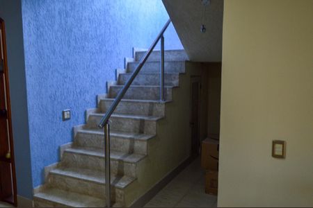 Casa de condomínio para alugar com 600m², 4 quartos e 2 vagas Casa de condomínio para alugar com 600m², 4 quartos e 2 vagasEscada