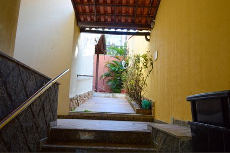 Casa de condomínio para alugar com 600m², 4 quartos e 2 vagas Casa de condomínio para alugar com 600m², 4 quartos e 2 vagasEntrada de Serviço