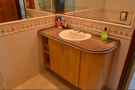 Casa de condomínio para alugar com 600m², 4 quartos e 2 vagas Casa de condomínio para alugar com 600m², 4 quartos e 2 vagasBanheiro Social