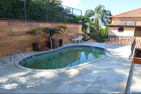 Casa de condomínio para alugar com 600m², 4 quartos e 2 vagas Casa de condomínio para alugar com 600m², 4 quartos e 2 vagasPiscina