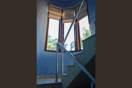 Casa de condomínio para alugar com 600m², 4 quartos e 2 vagas Casa de condomínio para alugar com 600m², 4 quartos e 2 vagasEscada