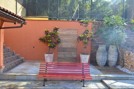 Casa de condomínio para alugar com 600m², 4 quartos e 2 vagas Casa de condomínio para alugar com 600m², 4 quartos e 2 vagasChuveirão