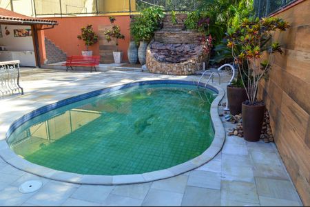 Casa de condomínio para alugar com 600m², 4 quartos e 2 vagas Casa de condomínio para alugar com 600m², 4 quartos e 2 vagasPiscina