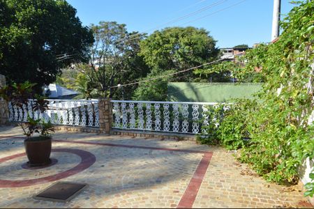 Casa de condomínio para alugar com 600m², 4 quartos e 2 vagas Casa de condomínio para alugar com 600m², 4 quartos e 2 vagasTerraço