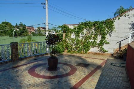 Casa de condomínio para alugar com 600m², 4 quartos e 2 vagas Casa de condomínio para alugar com 600m², 4 quartos e 2 vagasTerraço