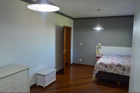 Casa de condomínio para alugar com 600m², 4 quartos e 2 vagas Casa de condomínio para alugar com 600m², 4 quartos e 2 vagasSuíte 1