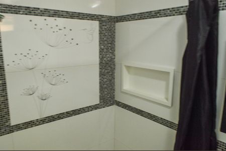 Casa de condomínio para alugar com 600m², 4 quartos e 2 vagas Casa de condomínio para alugar com 600m², 4 quartos e 2 vagasBanheiro da Suíte 1