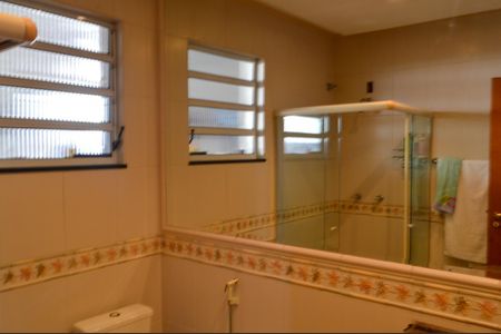 Casa de condomínio para alugar com 600m², 4 quartos e 2 vagas Casa de condomínio para alugar com 600m², 4 quartos e 2 vagasBanheiro Social