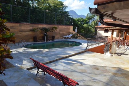 Casa de condomínio para alugar com 600m², 4 quartos e 2 vagas Casa de condomínio para alugar com 600m², 4 quartos e 2 vagasPiscina