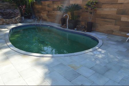 Casa de condomínio para alugar com 600m², 4 quartos e 2 vagas Casa de condomínio para alugar com 600m², 4 quartos e 2 vagasPiscina