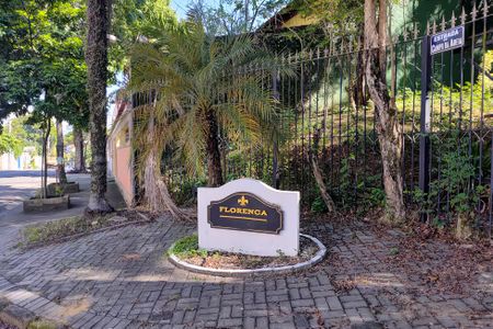 Casa de condomínio para alugar com 600m², 4 quartos e 2 vagas Casa de condomínio para alugar com 600m², 4 quartos e 2 vagasFachada