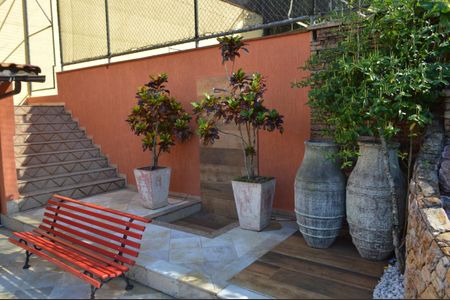 Casa de condomínio para alugar com 600m², 4 quartos e 2 vagas Casa de condomínio para alugar com 600m², 4 quartos e 2 vagasChuveirão