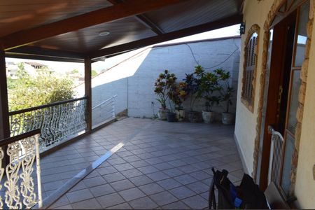 Casa de condomínio para alugar com 600m², 4 quartos e 2 vagas Casa de condomínio para alugar com 600m², 4 quartos e 2 vagasVaranda 1