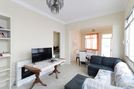 Casa à venda com 151m², 3 quartos e 2 vagas Casa à venda com 151m², 3 quartos e 2 vagasSala