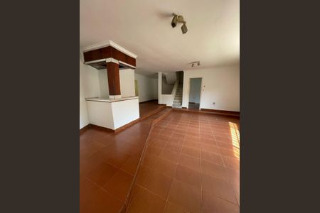 Casa à venda com 254m², 4 quartos e 2 vagas Casa à venda com 254m², 4 quartos e 2 vagasSala