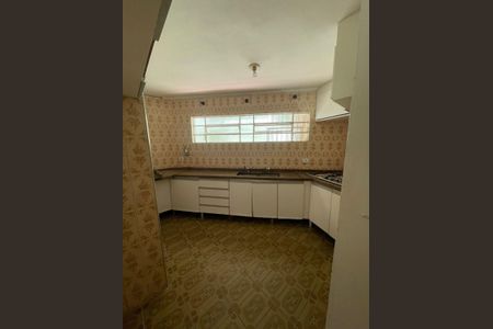 Casa à venda com 254m², 4 quartos e 2 vagas Casa à venda com 254m², 4 quartos e 2 vagasCozinha