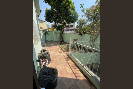 Casa à venda com 254m², 4 quartos e 2 vagas Casa à venda com 254m², 4 quartos e 2 vagasÁrea Externa