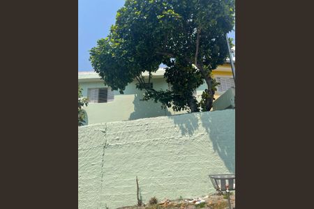 Casa à venda com 254m², 4 quartos e 2 vagas Casa à venda com 254m², 4 quartos e 2 vagasFachada