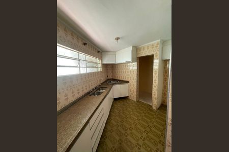 Casa à venda com 254m², 4 quartos e 2 vagas Casa à venda com 254m², 4 quartos e 2 vagasCozinha