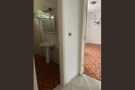 Casa à venda com 254m², 4 quartos e 2 vagas Casa à venda com 254m², 4 quartos e 2 vagasBanheiro 4