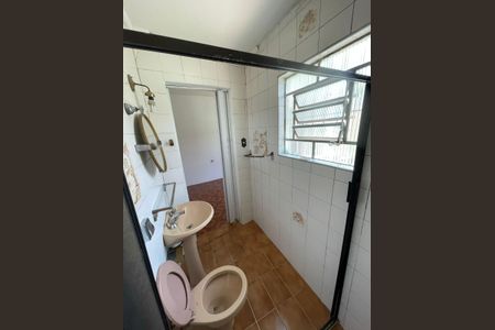 Casa à venda com 254m², 4 quartos e 2 vagas Casa à venda com 254m², 4 quartos e 2 vagasBanheiro 2