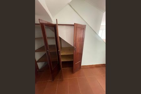 Casa à venda com 254m², 4 quartos e 2 vagas Casa à venda com 254m², 4 quartos e 2 vagasSala