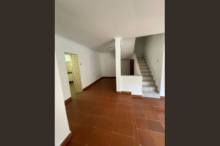 Casa à venda com 254m², 4 quartos e 2 vagas Casa à venda com 254m², 4 quartos e 2 vagasSala