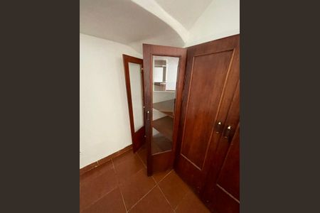 Casa à venda com 254m², 4 quartos e 2 vagas Casa à venda com 254m², 4 quartos e 2 vagasSala