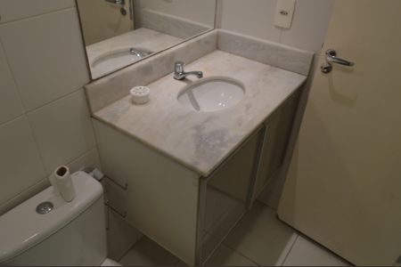 Apartamento à venda com 55m², 2 quartos e sem vaga Apartamento à venda com 55m², 2 quartos e sem vagaBanheiro Social