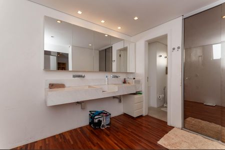 Apartamento à venda com 386m², 3 quartos e 4 vagasBanheiro da Suíte 1