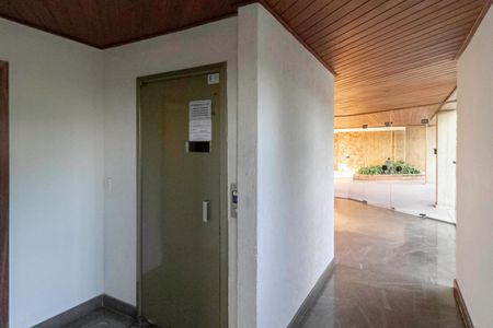 Apartamento para alugar com 245m², 3 quartos e 2 vagasHall social