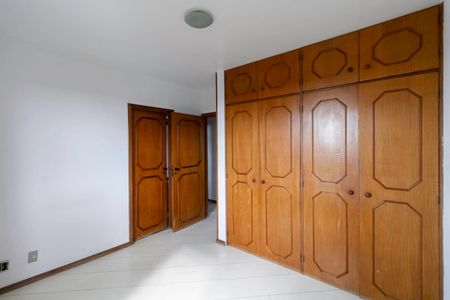 Apartamento para alugar com 245m², 3 quartos e 2 vagasSemi suíte 1