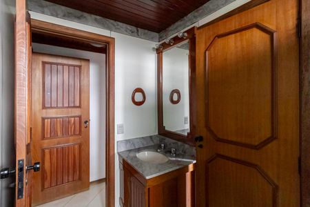 Apartamento para alugar com 245m², 3 quartos e 2 vagasBanheiro Semi Suíte